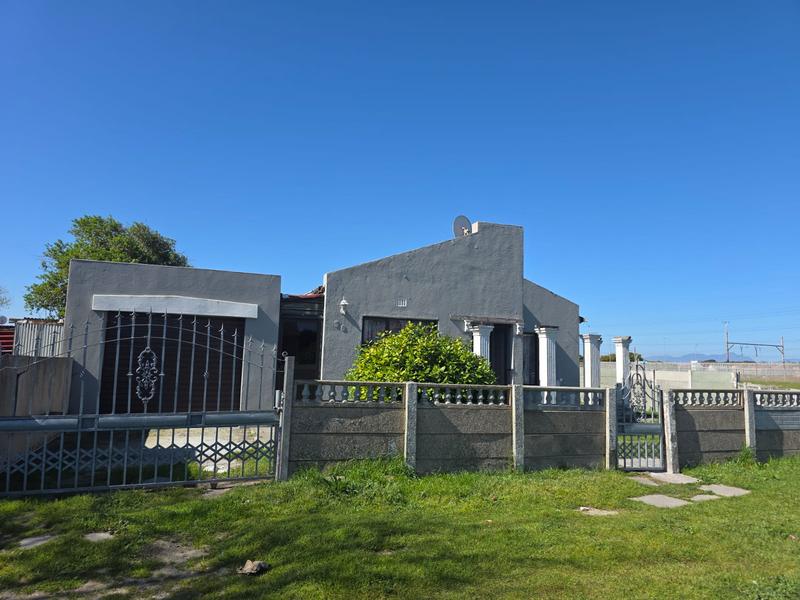 4 Bedroom Property for Sale in Mandalay Western Cape